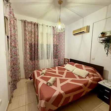 Rooms Stadiou Ostello Larnaca